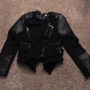 Ladies beautiful black zippered jacket like new